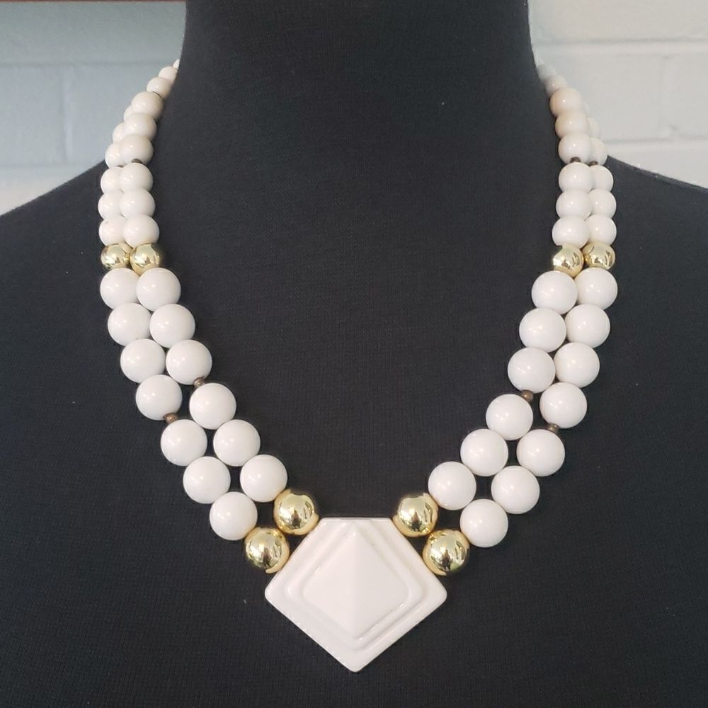‎Vintage White Beaded Necklace